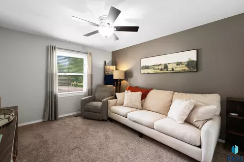 Living - 4416 E Oak St, Sioux Falls, SD 57103 photo 3 of 5