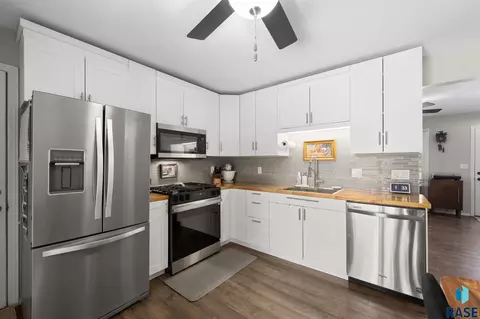 Kitchen - 4416 E Oak St, Sioux Falls, SD 57103 photo 1 of 6