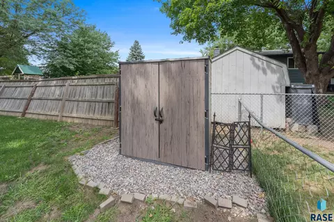 Exterior - 4416 E Oak St, Sioux Falls, SD 57103 photo 14 of 14