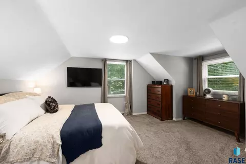 Bedroom - 4416 E Oak St, Sioux Falls, SD 57103 photo 2 of 11