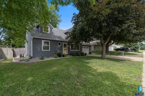 Exterior - 4416 E Oak St, Sioux Falls, SD 57103 photo 5 of 14