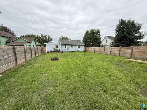Exterior - 276 E 3rd St, Parker, SD 57053 photo 2 of 3
