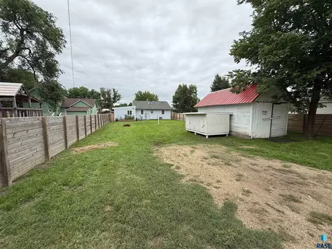 Exterior - 276 E 3rd St, Parker, SD 57053 photo 3 of 3