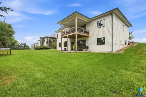 Exterior - 8032 E Norway Pine Trl, Sioux Falls, SD 57110 photo 5 of 9