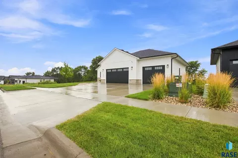 Exterior - 8032 E Norway Pine Trl, Sioux Falls, SD 57110 photo 9 of 9