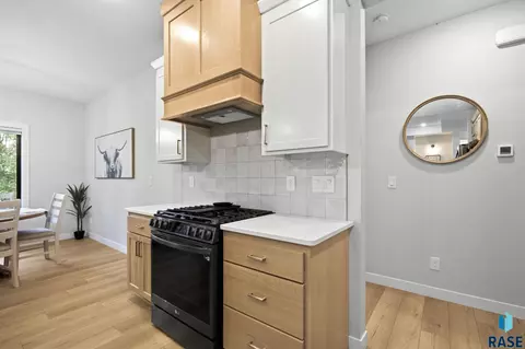 Kitchen - 8032 E Norway Pine Trl, Sioux Falls, SD 57110 photo 6 of 6