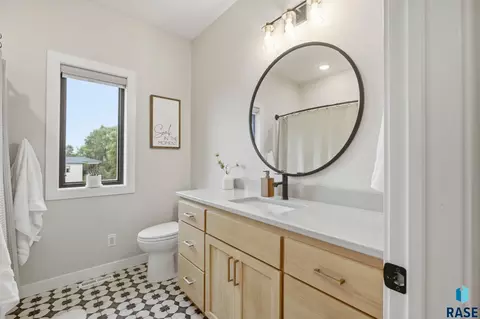 Bath - 8032 E Norway Pine Trl, Sioux Falls, SD 57110 photo 3 of 4