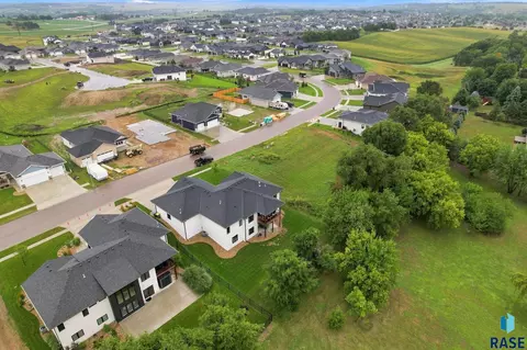 View/Area - 8032 E Norway Pine Trl, Sioux Falls, SD 57110 photo 4 of 5