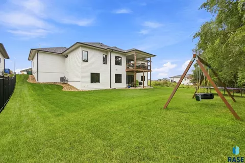 Exterior - 8032 E Norway Pine Trl, Sioux Falls, SD 57110 photo 7 of 9