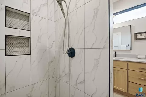 Bath - 8032 E Norway Pine Trl, Sioux Falls, SD 57110 photo 1 of 4