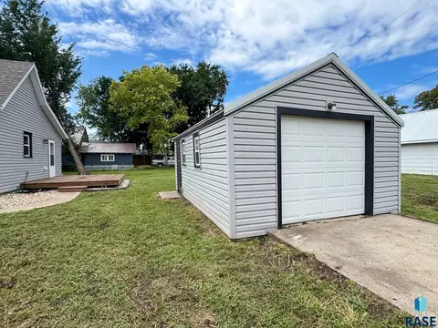 Other - 422 E 4th St, Canton, SD 57013 photo 6 of 7