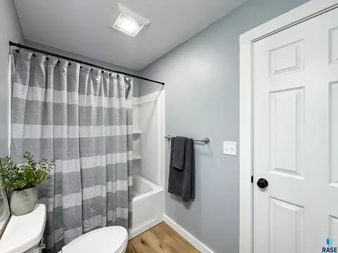 Bath - 422 E 4th St, Canton, SD 57013 photo 1 of 2