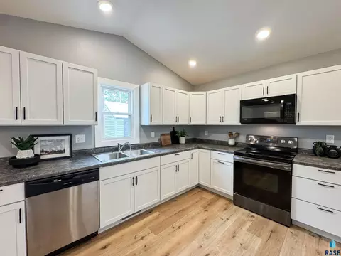 Kitchen - 422 E 4th St, Canton, SD 57013 photo 1 of 4