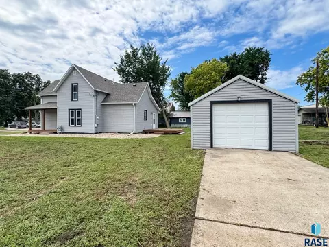 Exterior - 422 E 4th St, Canton, SD 57013 photo 6 of 6