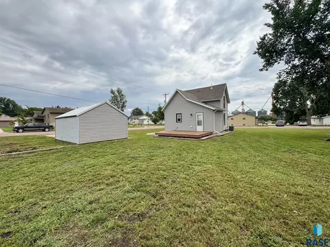 Exterior - 422 E 4th St, Canton, SD 57013 photo 4 of 6