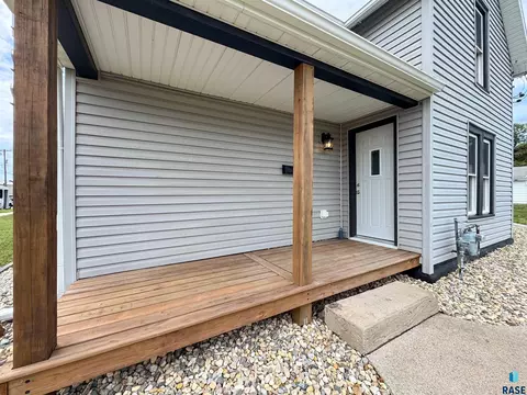 Exterior - 422 E 4th St, Canton, SD 57013 photo 1 of 6