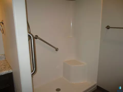 Bath - 7426 E 45 St, Sioux Falls, SD 57110 photo 2 of 3