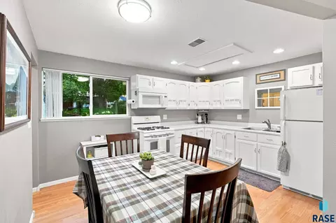 Kitchen - 3000 E 21st St, Sioux Falls, SD 57103 photo 1 of 3