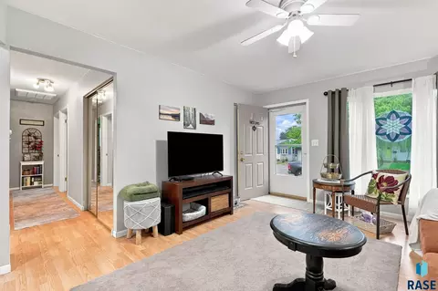 Entry Way - 3000 E 21st St, Sioux Falls, SD 57103 photo 1 of 1