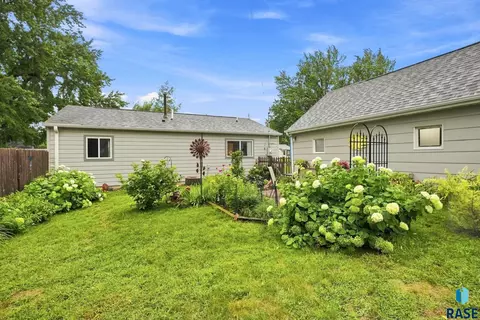 Exterior - 3000 E 21st St, Sioux Falls, SD 57103 photo 4 of 4