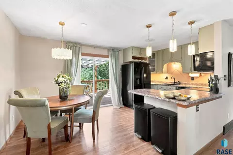 Dining - 2000 E Tracy Ln, Sioux Falls, SD 57103 photo 1 of 3