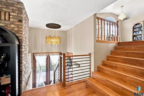 Entry Way - 2000 E Tracy Ln, Sioux Falls, SD 57103 photo 1 of 1