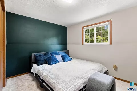 Bedroom - 2000 E Tracy Ln, Sioux Falls, SD 57103 photo 5 of 7