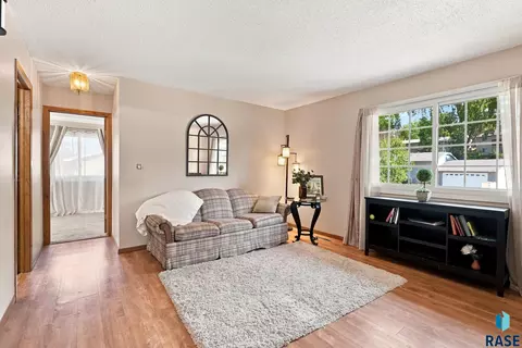Living - 2000 E Tracy Ln, Sioux Falls, SD 57103 photo 6 of 6