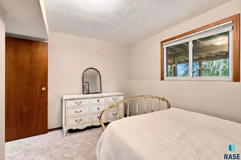 Bedroom - 2000 E Tracy Ln, Sioux Falls, SD 57103 photo 4 of 7