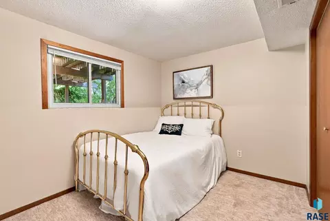 Bedroom - 2000 E Tracy Ln, Sioux Falls, SD 57103 photo 3 of 7