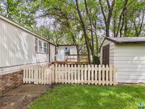 Exterior - 23318 421st Ave, Fedora, SD 57337 photo 2 of 2