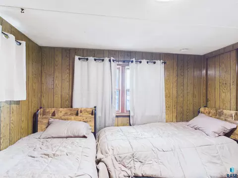 Bedroom - 23318 421st Ave, Fedora, SD 57337 photo 2 of 4