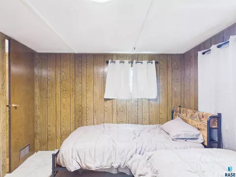 Bedroom - 23318 421st Ave, Fedora, SD 57337 photo 3 of 4