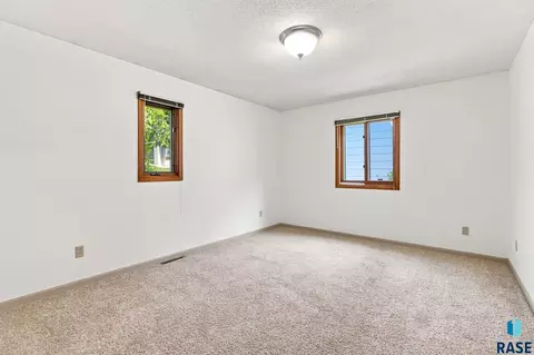 Bedroom - 1311 E 54th St, Sioux Falls, SD 57103 photo 4 of 7