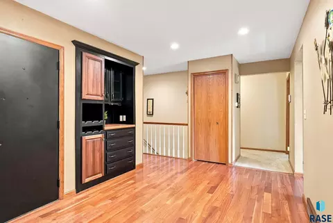Entry Way - 1311 E 54th St, Sioux Falls, SD 57103 photo 2 of 2