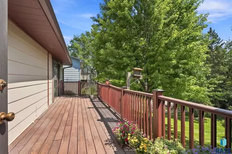 Exterior - 1311 E 54th St, Sioux Falls, SD 57103 photo 3 of 5