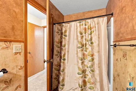 Bath - 1311 E 54th St, Sioux Falls, SD 57103 photo 4 of 5