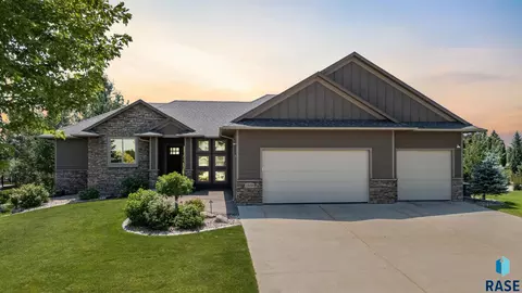 Exterior - 7309 E Donnelly Dr, Sioux Falls, SD 57110 photo 2 of 19