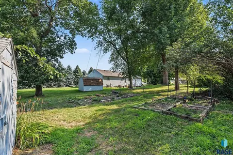 Exterior - 1021 4th St, Garretson, SD 57030 photo 2 of 2