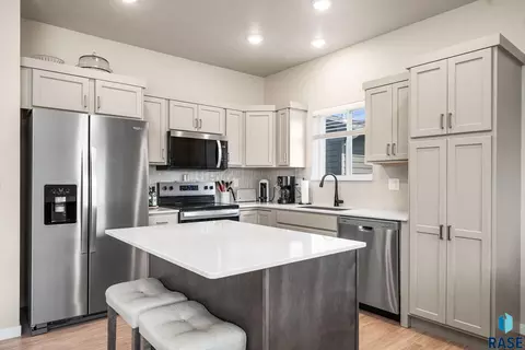 Kitchen - 5301 E Lumin St, Sioux Falls, SD 57108 photo 1 of 3