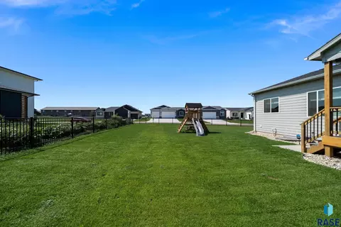 Exterior - 5301 E Lumin St, Sioux Falls, SD 57108 photo 6 of 10