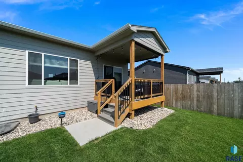 Exterior - 5301 E Lumin St, Sioux Falls, SD 57108 photo 5 of 10