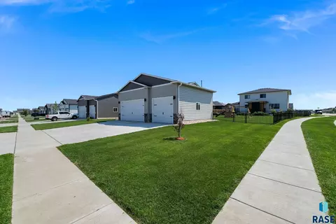 Exterior - 5301 E Lumin St, Sioux Falls, SD 57108 photo 9 of 10