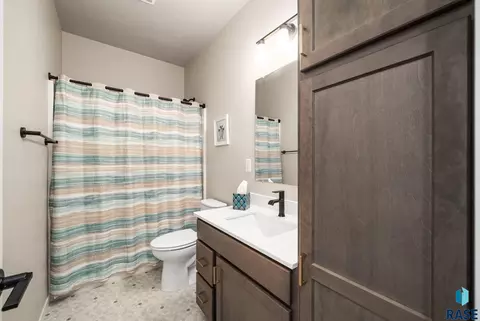 Bath - 5301 E Lumin St, Sioux Falls, SD 57108 photo 1 of 2