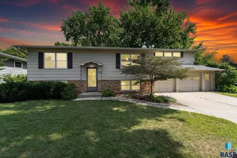 2708 S Garfield Ave, Sioux Falls, SD 57105