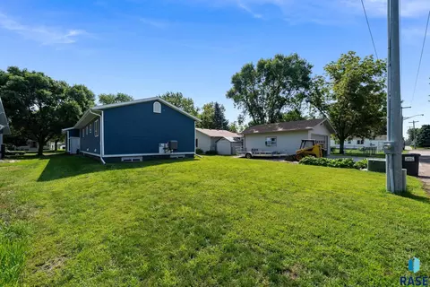 Exterior - 403 S 3rd St, Beresford, SD 57004 photo 8 of 9