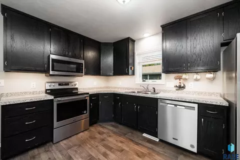 Kitchen - 403 S 3rd St, Beresford, SD 57004 photo 4 of 4