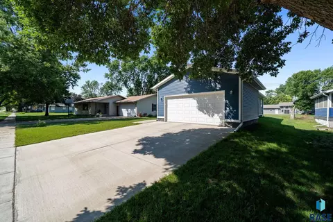 Exterior - 403 S 3rd St, Beresford, SD 57004 photo 2 of 9