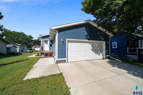 Exterior - 403 S 3rd St, Beresford, SD 57004 photo 9 of 9