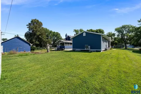 Exterior - 403 S 3rd St, Beresford, SD 57004 photo 7 of 9